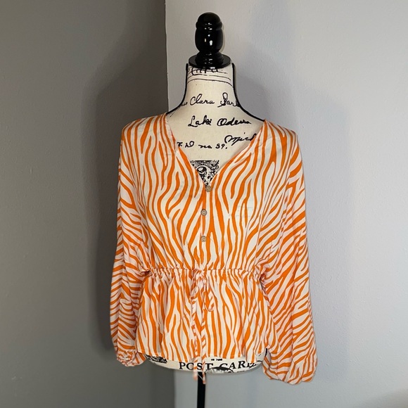 NEW- ONLY ONE LEFT! - Orange and White zebra print top - size Medium lightweight - Picture 3 of 10